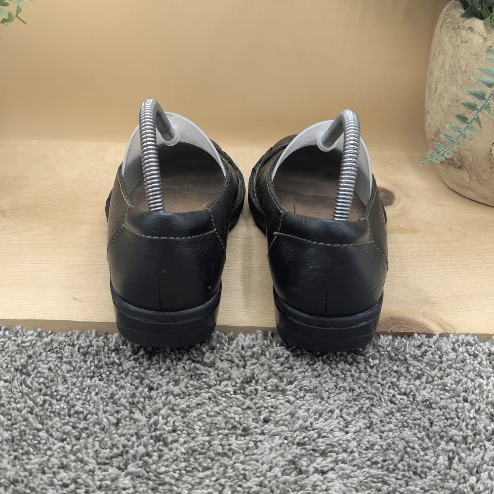 Clark's Collection Black Leather Flats Women's Size 8.5 Work School Casual Shoes